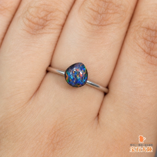 天然ブラックオパール 0.95ct 【黒生地・マルチ遊色】ライトニングリッジ