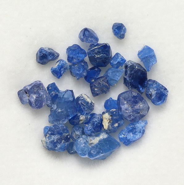 天然スピネル 3ｃｔアップ 【コバルト・ラフ】 ベトナム