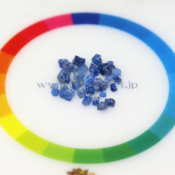 天然スピネル 3ｃｔアップ 【コバルト・ラフ】 ベトナム
