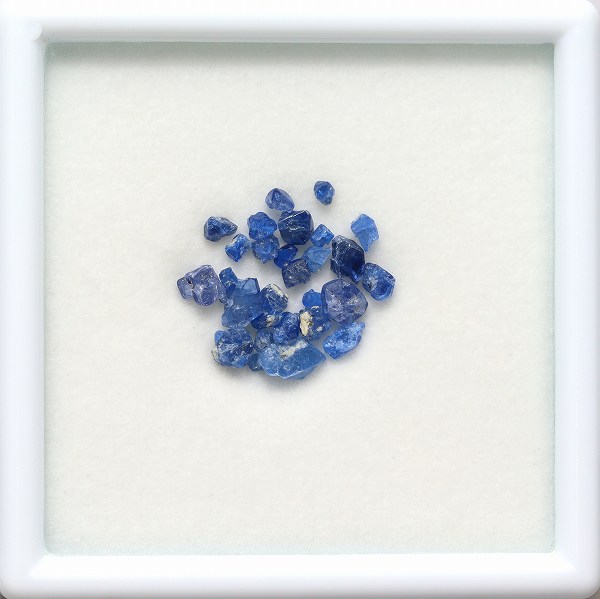 天然スピネル 3ｃｔアップ 【コバルト・ラフ】 ベトナム