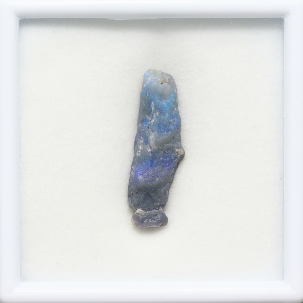 天然ブラックオパール 7.15ct 【虫の巣穴】 ラフ