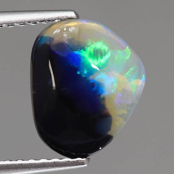 天然のバイカラークンツァイトクリスタル