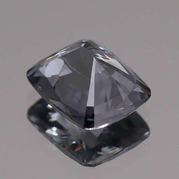天然スピネル 0.95ct 【クリアブラック】 ミャンマー