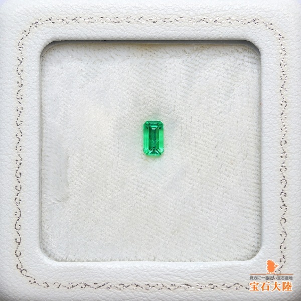 天然エメラルド 0.49ct 【美発色・ノンオイル】 ロシア GIA鑑別