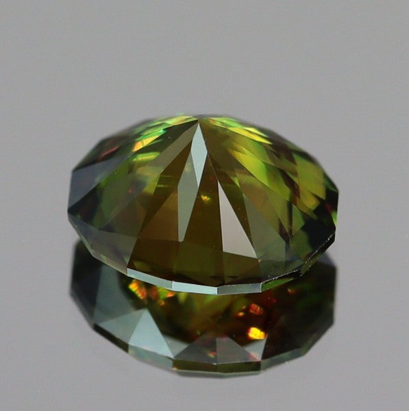 天然スフェーン 1.00ct 【カラーチェンジ】 カスタムカット