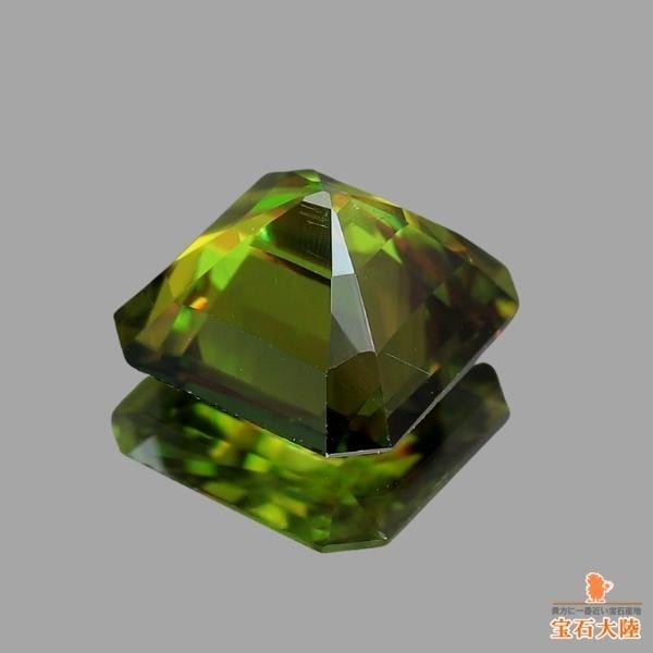 天然スフェーン 0.75ct 【レッドファイア】 オクタゴン
