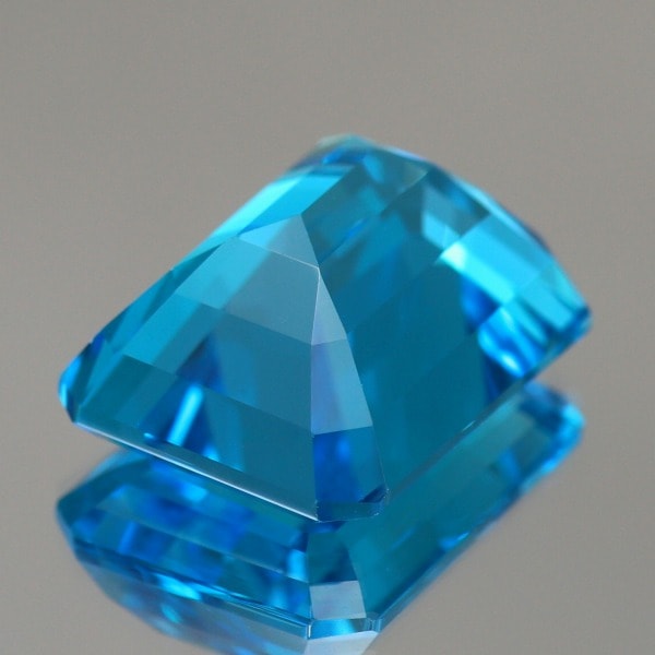 天然トパーズ 15.90ct 【スイスブルー】 ブラジル