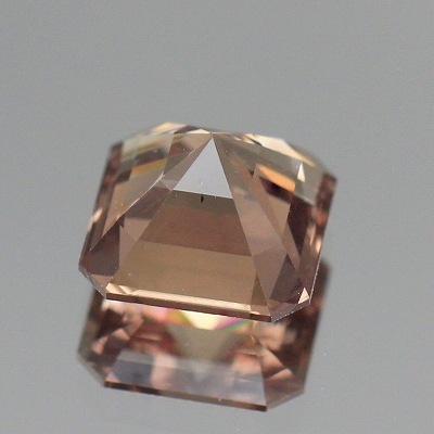 天然カラーチェンジガーネット 1.93ct 【美形カット】 マダガスカル