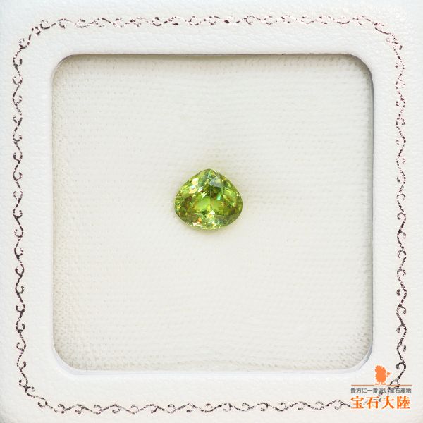 天然スフェーン 2.03ct 【煌めくグリニッシュイエロー】 マダガスカル