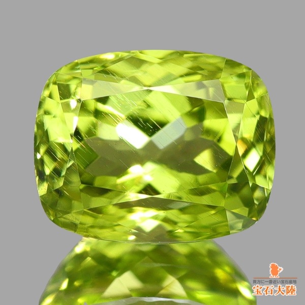 天然グリーンペリドット標本。 天然グリーンペリドット標本。