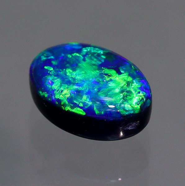 天然ブラックオパール 1.07ct【本筋グリーン】 高品質