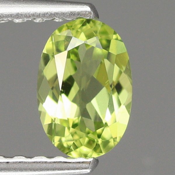 天然ペリドット 0.44ct 【隕石】 パラサイト オーバルカット 日独鑑別付