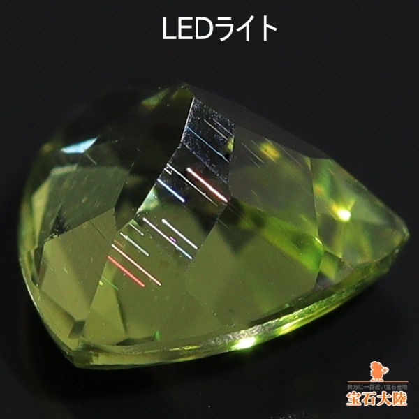 天然ペリドット 0.33ct 【隕石・レインボー】 パラサイト
