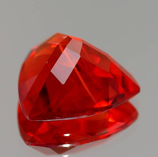 天然アンデシン 2.42ct 【美色レッド】 トリリアントカット