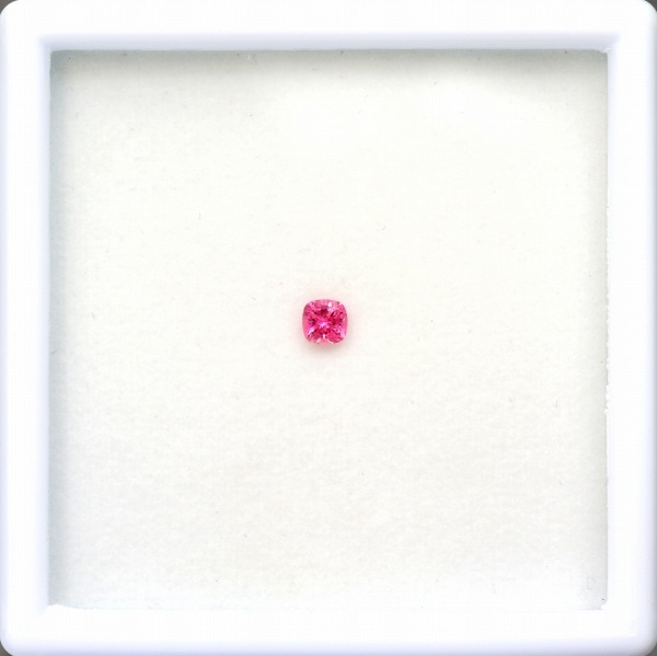 天然ピンクゾイサイト 0.17ct 【ビビットピンク】 レアカラー