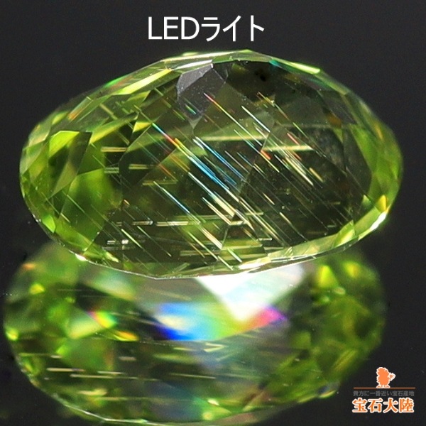 天然ペリドット 0.18ct 【隕石・レインボー】 パラサイト