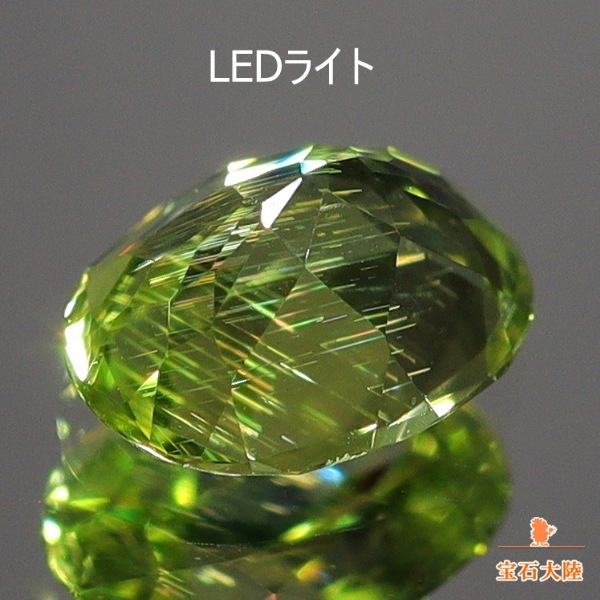 天然ペリドット 0.18ct 【隕石・レインボー】 パラサイト