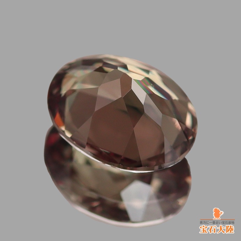 天然カラーチェンジガーネット 0.70ct 【ブラウン】 マダガスカル
