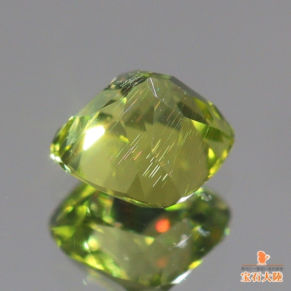 天然ペリドット 0.30ct 【隕石・レインボー】 パラサイト