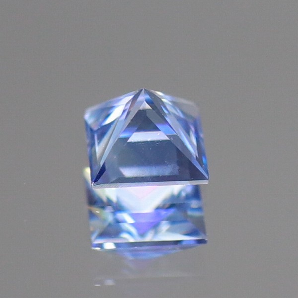 天然ベニトアイト 0.12ct 【輝くブルー】 スクエアカット