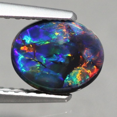 0.83ct天然ブラックオパール【希少レッド】