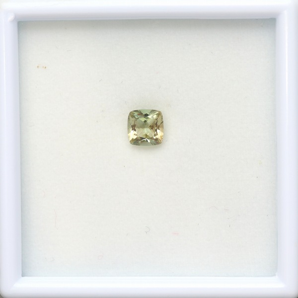 天然オレゴンサンストーン 0.85ct 【グリーン】 ラブラドライト