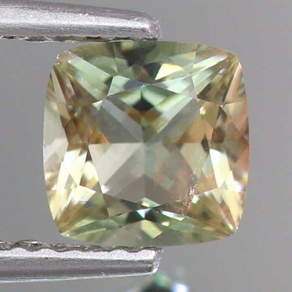 天然オレゴンサンストーン 0.85ct 【グリーン】 ラブラドライト