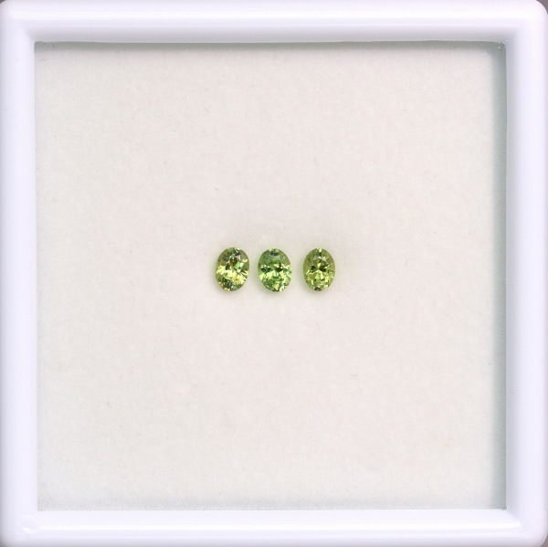 天然デマントイドガーネット 0.55ct/3P 【ナミビア】 セット
