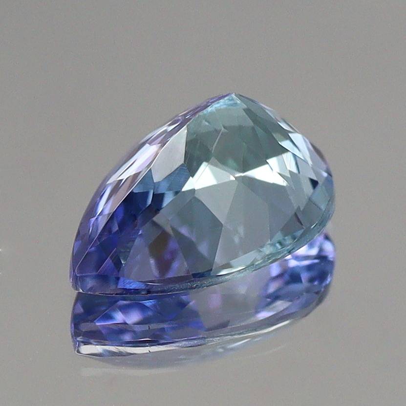 天然ゾイサイト 1.21ct 【バイカラー】 ペアシェイプ