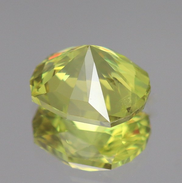 天然グロッシュラーガーネット 1.40ct 【煌めくイエロー】 カスタムカット
