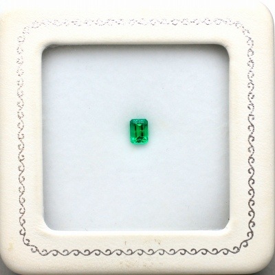 0.38ct天然エメラルド【NEON GREEN】美品　コロンビア