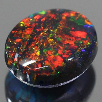 3.24ct天然ブラックオパール【レッドの衝撃】トッピン！黒生地