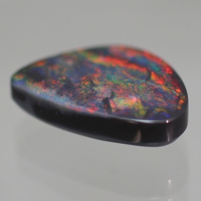 3.19ct天然ブラックオパール【希少レッドが全面】