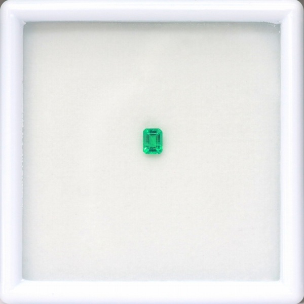 天然エメラルド 0.22ct 【美発色グリーン】 ブラジル