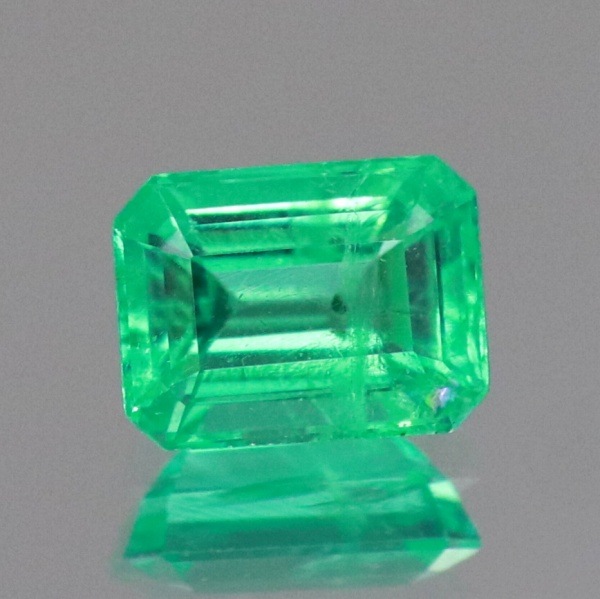 天然エメラルド 0.22ct 【美発色グリーン】 ブラジル