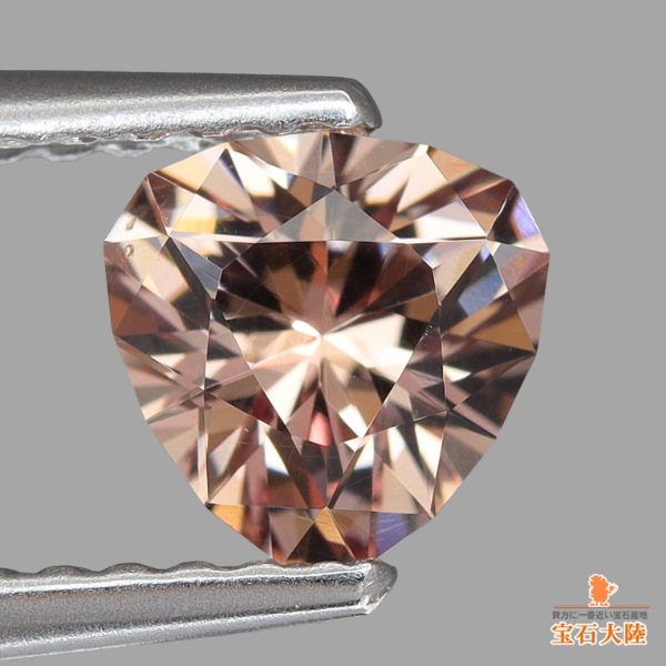 天然マラヤガーネット 0.83ct 【カラーシフト】 タンザニア