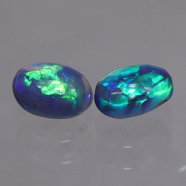 天然ブラックオパール 0.63ct/2P 【ブルーグリーン遊色】 ペア