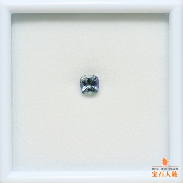 天然ゾイサイト 0.68ct 【バイカラー】 タンザニア