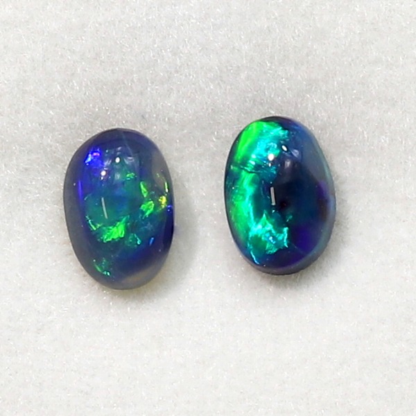 天然ブラックオパール 0.63ct/2P 【ブルーグリーン遊色】 ペア