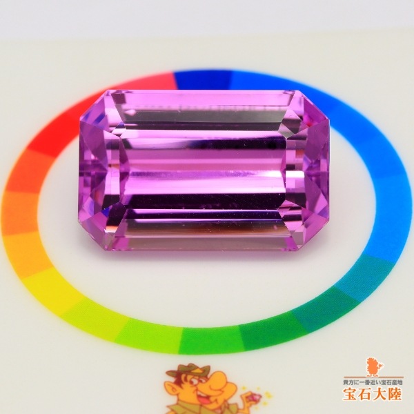 天然クンツァイト 67.39ct 【美発色ライラックピンク】大粒 TOP