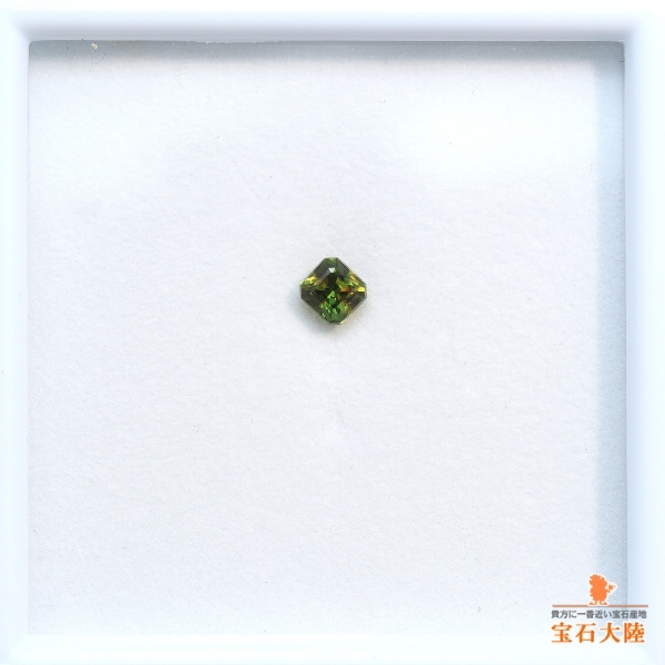 天然スフェーン 0.45ct 【煌めくグリーン】 パキスタン