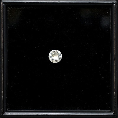 天然ホワイトサファイア 0.72ct 【非加熱】 中宝研ソーティング付