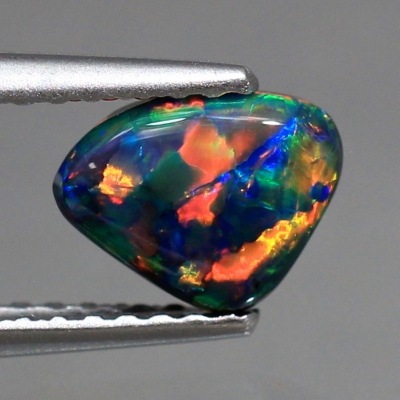 天然ブラックオパール 0.68ct 【レッドマルチ】高品質