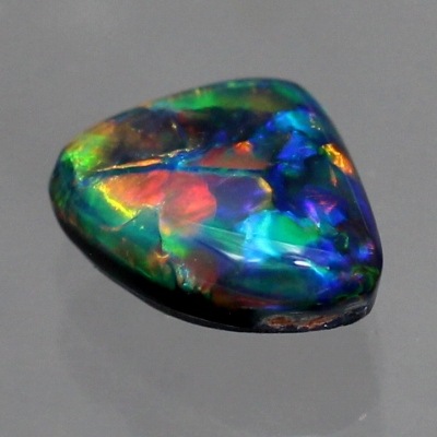 天然ブラックオパール 0.68ct 【レッドマルチ】高品質