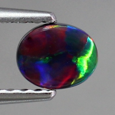 天然ブラックオパール 0.39ct 【黒生地・レッド遊色】