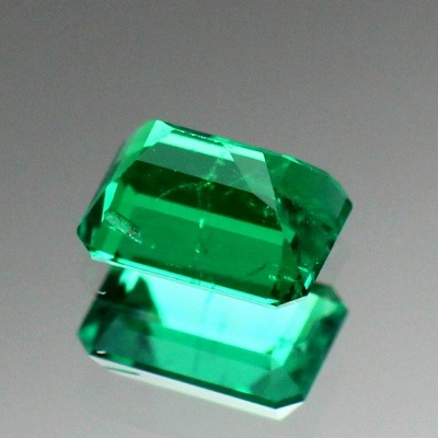 0.38ct天然エメラルド【NEON GREEN】美品　コロンビア