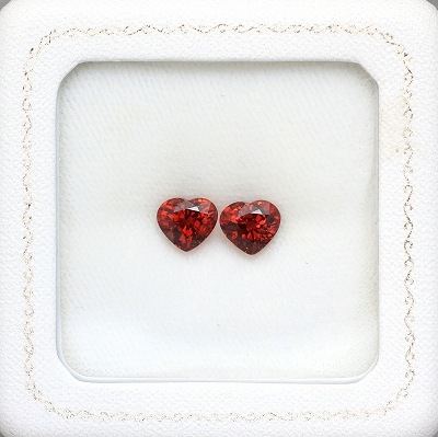 4.48ct/2P天然スペサルティンガーネット【燃え上がるハート】ペア