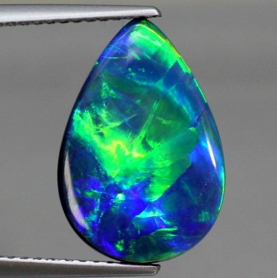 3.07ct天然ブラックオパール【ピーコックテイル】鮮明グリーン