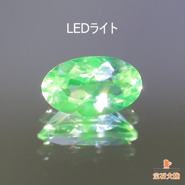 究極品質　オパール最高峰の希少価値　虹のエメラルドグリーンハイアライトオパール ハイアライトオパール(宝石名イエローグリーン コモン・オパール