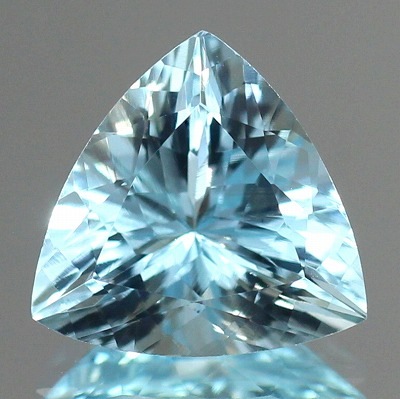 天然アクアマリン 2.80ct 【シャープに煌めくトリリアント】 モザンビーク